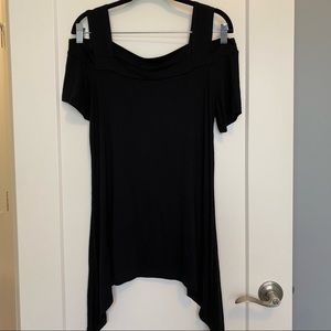 Black cold-shoulder sidetail tunic
